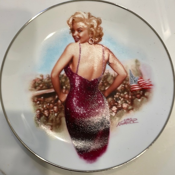 Genuine Marilyn Monroe commemorative platenumbered